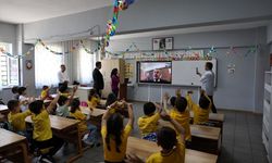 Bakan Tekin, Rizeli ilkokul öğrencilerinin kendisine gönderdikleri mektuplara karşılık verdi