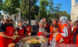 Kadem’den Sultanahmet’te 1500 Kişilik Aşure İkramı