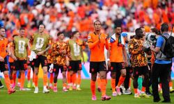 Hollanda, grubu zirvede tamamladı