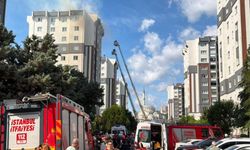 İstanbul'da binanın çatısında yangın