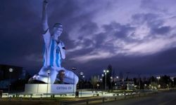Arjantin’de devasa Messi heykeli ziyarete açıldı