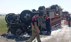 İzmir'de itfaiye aracı devrildi! 2 yaralı