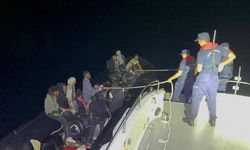 İzmir açıklarında 32 düzensiz göçmen yakalandı