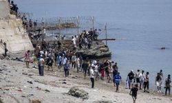 İspanya 500 metre uzunluğunda bariyer kurdu
