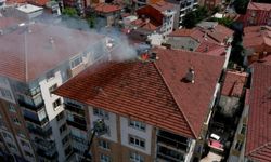 Kütahya'da binanın çatısına yıldırım düştü!