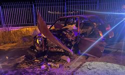 Sivas'ta iki otomobilin çarpıştığı kazada 1 kişi öldü, 5 kişi yaralandı