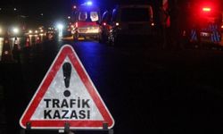 Alkollü sürücü polis aracıyla çarpıştı: 3 yaralı