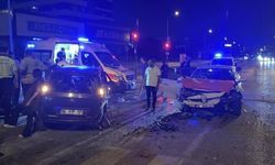 Bursa'da iki otomobilin çarpıştığı kazada 7 kişi yaralandı