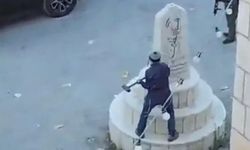 İsrailli vekilden Filistin anıtına vandallık