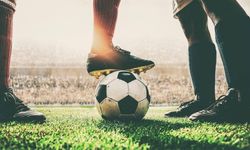 Sahaya yıldırım düşmesi sonucu bir futbolcu yaşamını yitirdi