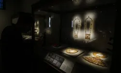 Kraliçenin elmas kolyesi çalındı