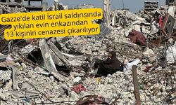 Gazze'de katil İsrail saldırısında yıkılan evin enkazından 13 Filistinlinin cenazesi çıkarılıyor