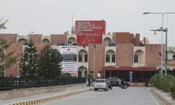 Pakistan'da yangın faciası: 15 bebek can verdi
