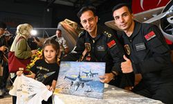 SOLOTÜRK pilotları İstanbul'da vatandaşlarla buluştu