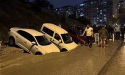 Keçiören'de sağanak sonrası yol çöktü