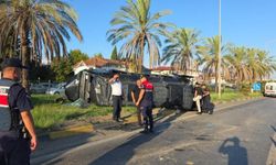 Antalya'da tur minibüsü ve 2 otomobil çarpıştı