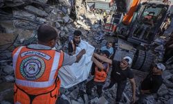 Gazze'de İsrail saldırısında hasar gören bina çöktü: 5'i çocuk 11 kişi hayatını kaybetti