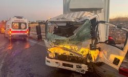 İtfaiye aracı ve kamyon çarpıştı: 1 ölü, 2 yaralı