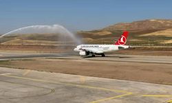 Yenilenen Siirt Havalimanı'na ilk yolcu uçağı indi