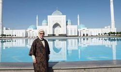 Emine Erdoğan'dan İmam Buhari Türbesi'ne ziyaret