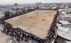 Gazze'de futbolcular çadırlar arasında buluştu