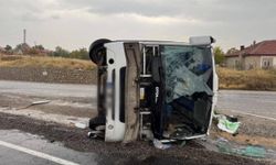 Kırıkkale'de işçileri taşıyan midibüs devrildi: 14 yaralı