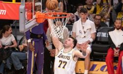 Lakers 3'te 3 yaptı: Luka Doncic'ten 52 sayılık şov!