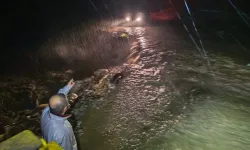 Bursa'da dere taştı! Yol ulaşıma kapandı
