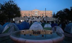 Yunanistan'da öğrenciler yüksek kiraları ve hayat pahalılığını protesto için çadır kurdu