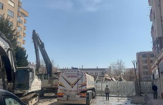 Konya'da 6 katlı bina çöktü