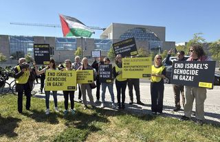 Herzog'un Berlin ziyareti protesto edildi