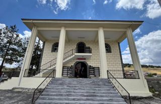Depremde yıkılan cami yeniden yapıldı