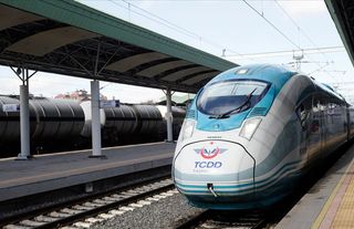 YHT hattında hafta sonu yoğunluğuna ek sefer çözümü