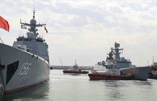 Çin ile Filipinler'in savaş gemileri çarpıştı