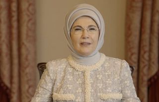 Emine Erdoğan'dan öğrencilere yarıyıl tatili tebriği