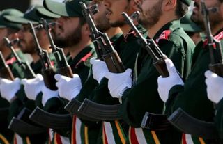 İran'da askeri geçit töreni güvenlik gerekçesiyle iptal edildi