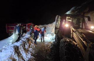 Rize'de çığ nedeniyle mahsur kalan 15 kişi kurtarıldı