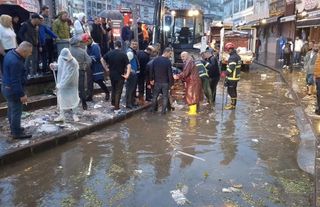 Zonguldak'ta sağanak: Caddeler göle döndü