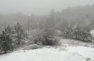 Sinop'un yüksek kesimlerine kar yağdı