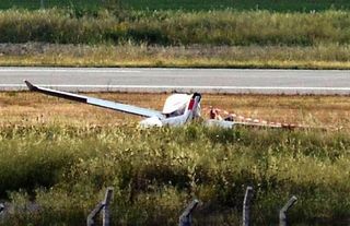 ABD'de bir kişi, kaçırmaya çalıştığı küçük uçakla havalanamadan kaza yaptı