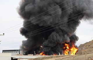 Kırıkkale'de fabrika yangını: Gökyüzü siyaha büründü