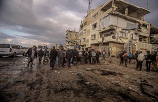 Katil İsrail 4 Filistinliyi daha katletti