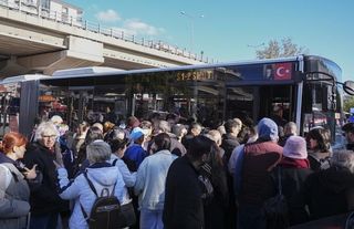 İzmir'de metro raydan çıktı!