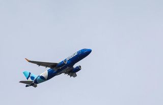 ABD’li şirket uçağıyla askeri uçak çarpışmaktan kurtuldu