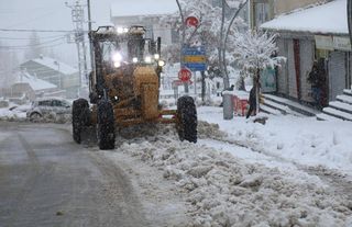 Yoğun kar nedeniyle 22 yol ulaşıma kapandı