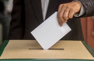 Japonya erken genel seçim için sandık başına gitti