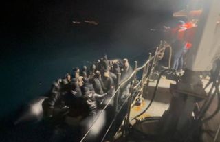 İzmir açıklarında düzensiz göçmen operasyonu