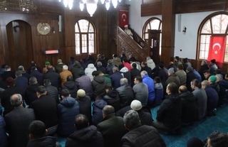 Yeniden inşa edilen Gazze Şehitleri Camii ibadete açıldı