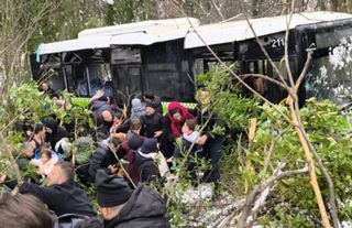 Kocaeli'de yolcu otobüsü şarampole yuvarlandı