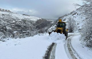 Yalova'da yoğun kar! Mahsur kalan 35 kişi kurtarıldı